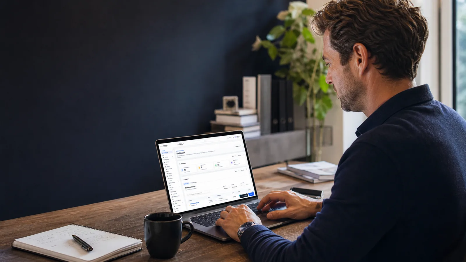 Ondernemer werkt in het dashboard van twoManage